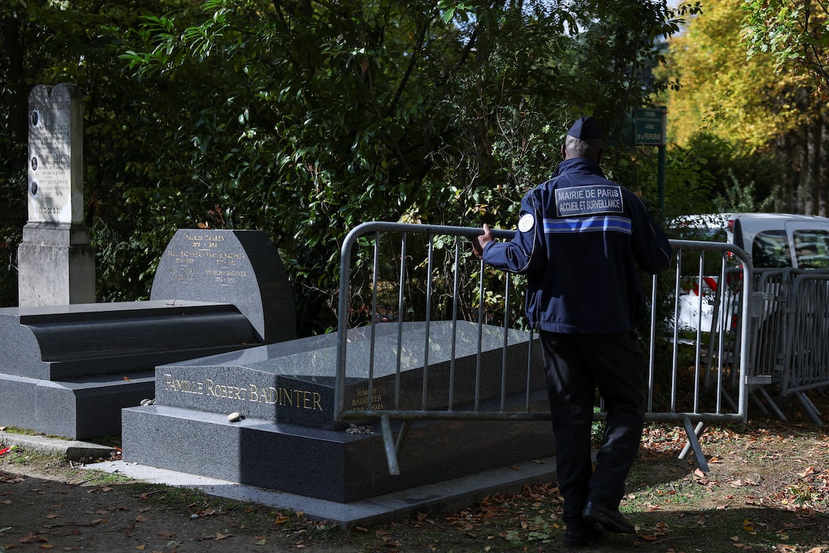 Tomb of late French justice minister Badinter vandalised near Paris